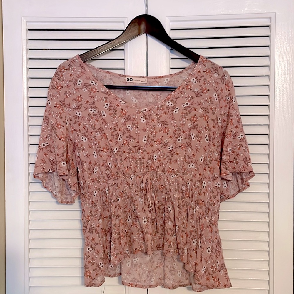 Feminine Blouse - Comfy and Worn Once